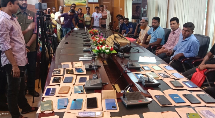 মেহেরপুরে হারানো ৩৯ ফোন উদ্ধার করে দিল পুলিশ